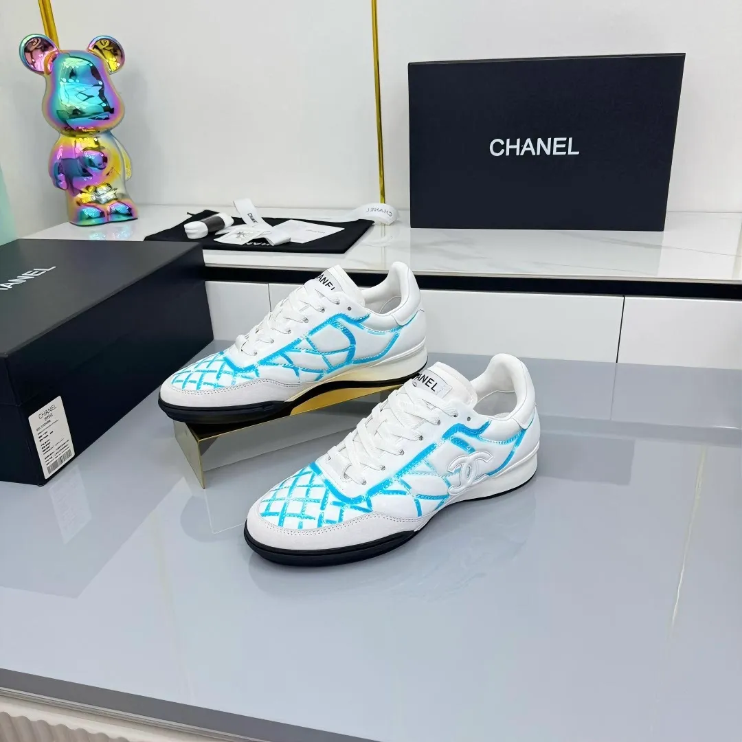 👟👟Ex-factory price 620👟👟 Top version Chanel Chanel - 2025 counter top casual sports shoes This sneaker is a classic design; the upper is electro-embroidered with a variety of techniques; the outsole is fashionable and sporty; it is extraordinary and incorporates a variety of color matching elements... The diversified mix and match is very beautiful and versatile, and can be used for leisure, fashion, sports and outdoor... ꫛꫀꪝ Go➫ Material: ❶Upper is made of: original cowhide ❷Inner lining is made of: original imported sheepskin ❸Outsole is based on: original TPU combination outsole Special counter boutique packaging complete set for women 35–41